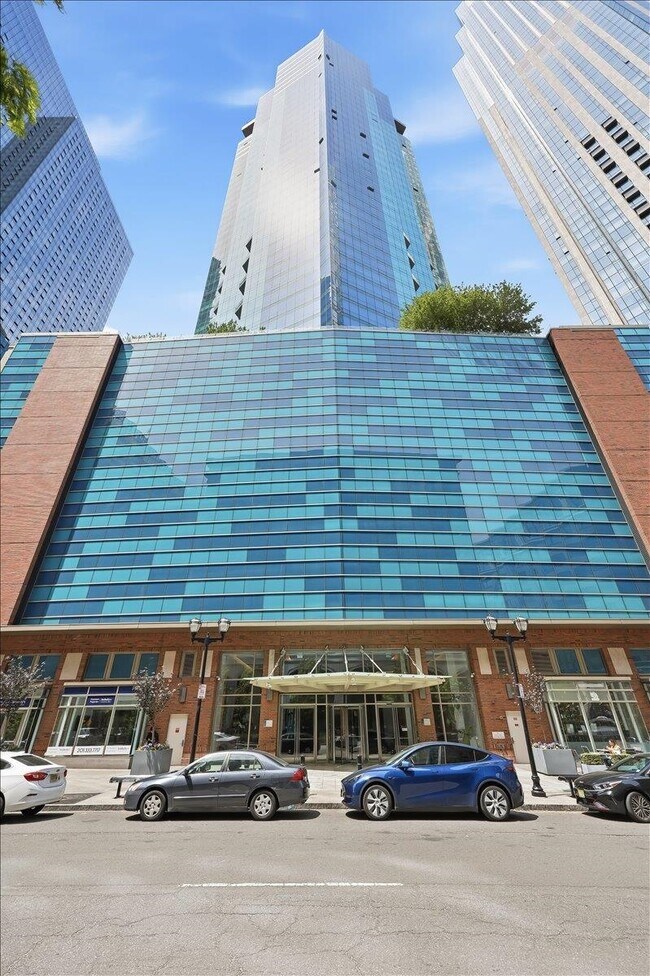 Building Photo - 77 Hudson St