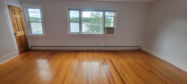Building Photo - 3575 State Route 55, Unit APT B RT Side St...