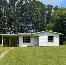 Building Photo - 2/1 House - Lone Star