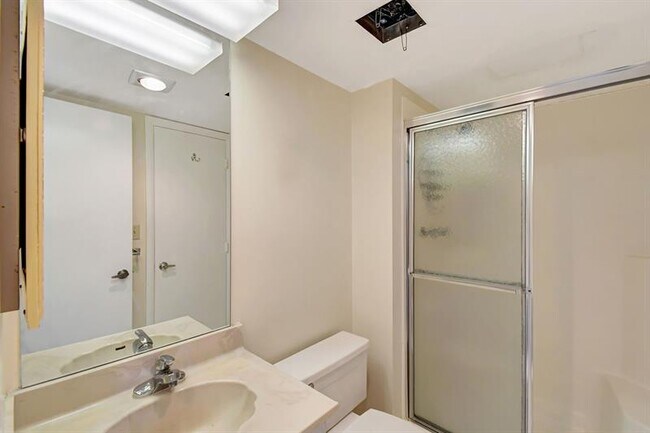 Building Photo - 531 N Ocean Blvd