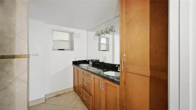 Building Photo - 16450 Miami Dr