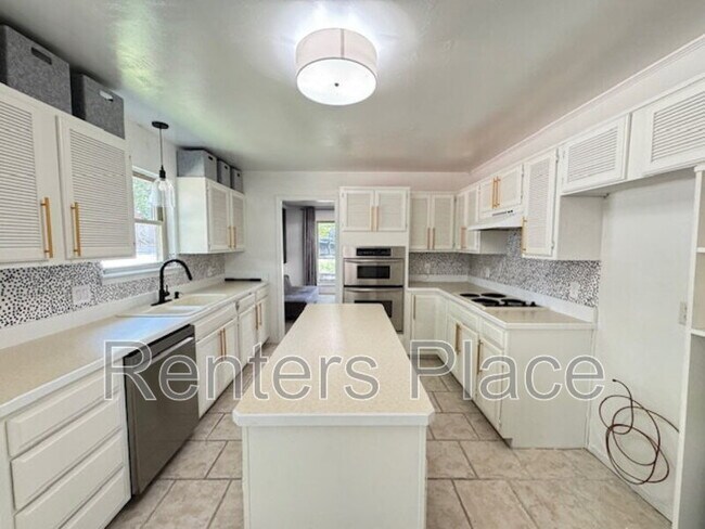 Building Photo - 6315 E 98th Pl