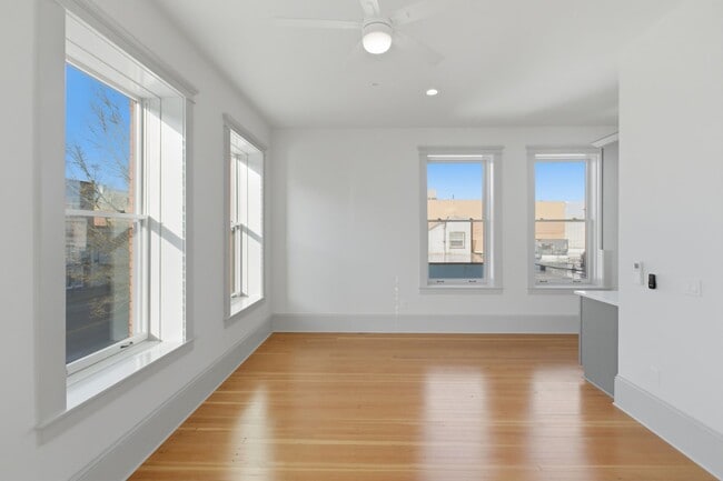 Building Photo - WINTER SPECIAL - NEWLY RENOVATED DOWNTOWN SALEM ONE BEDROOM