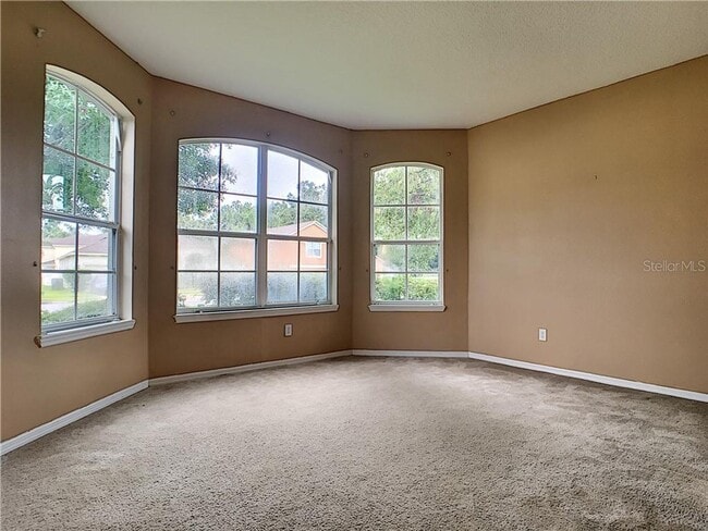 Building Photo - 4 Bedroom 3 Bath Home