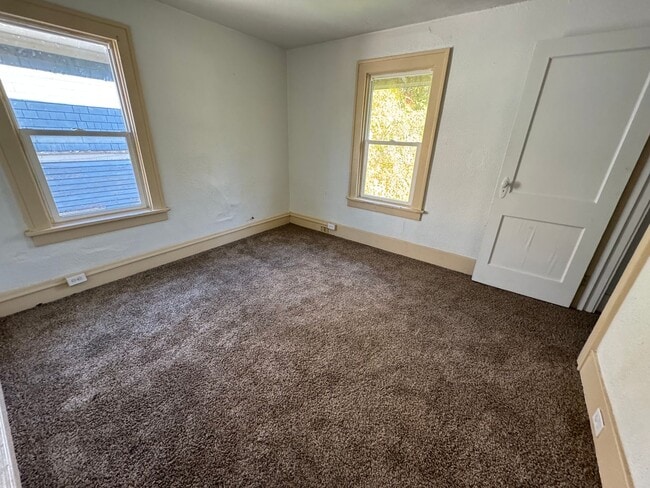 Building Photo - Charming 3-Bedroom, 1-Bathroom Home – $1,200/Month