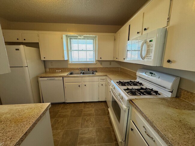 Building Photo - 3-Bedroom House for Rent in Copperas Cove