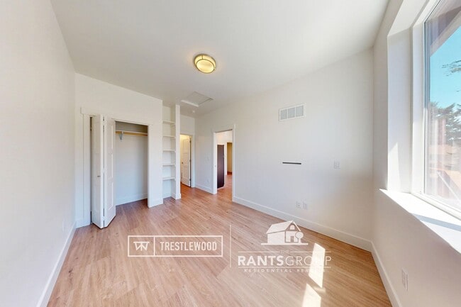 Building Photo - Brand New! Modern 1 Bed in Trestlewood – W...