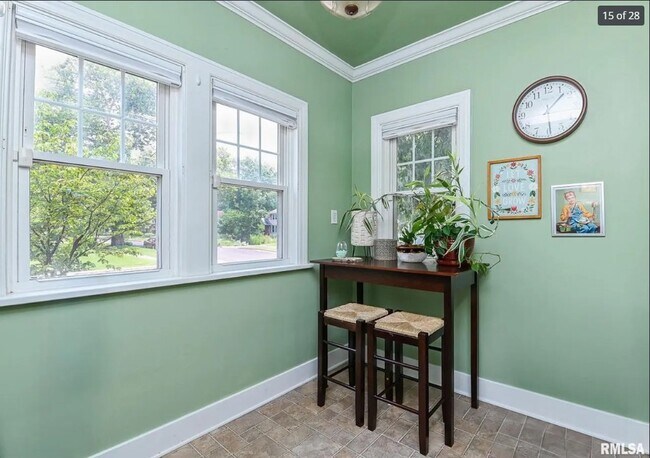 Building Photo - 2501 W Moss Ave