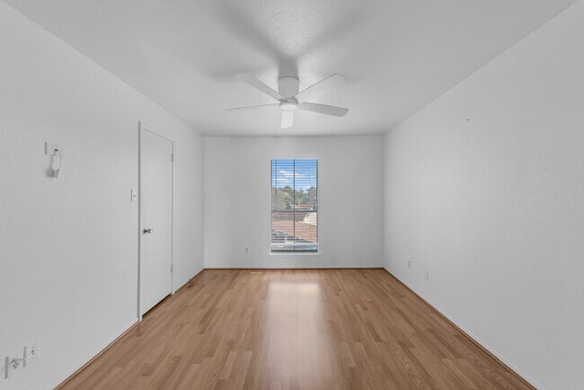 Building Photo - 18800 Egret Bay Blvd