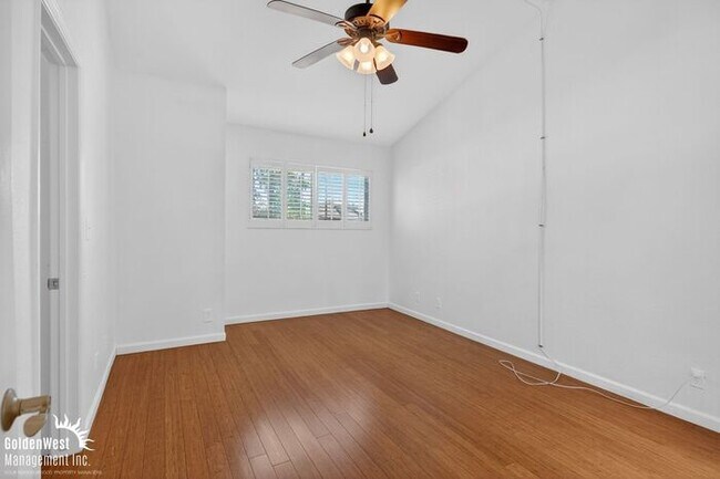 Building Photo - Bright and Modern 1Bdm 1Ba Condo Near Downtown Scottsdale!