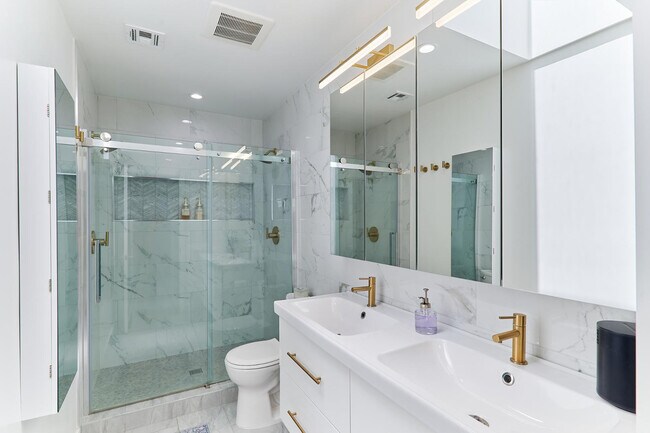 Building Photo - 8113 E Redwing Rd