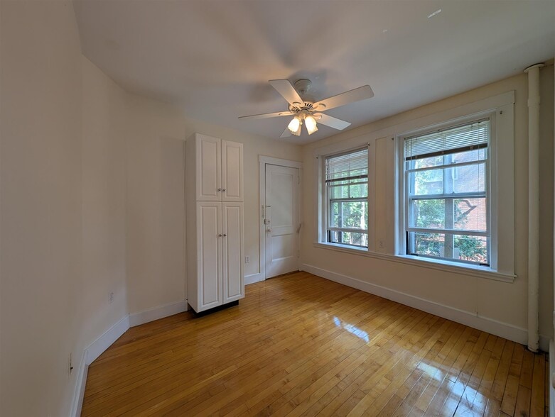 Building Photo - 335A Harvard St