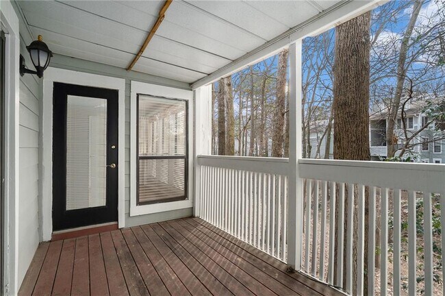 Building Photo - 1115 Summit N Dr NE