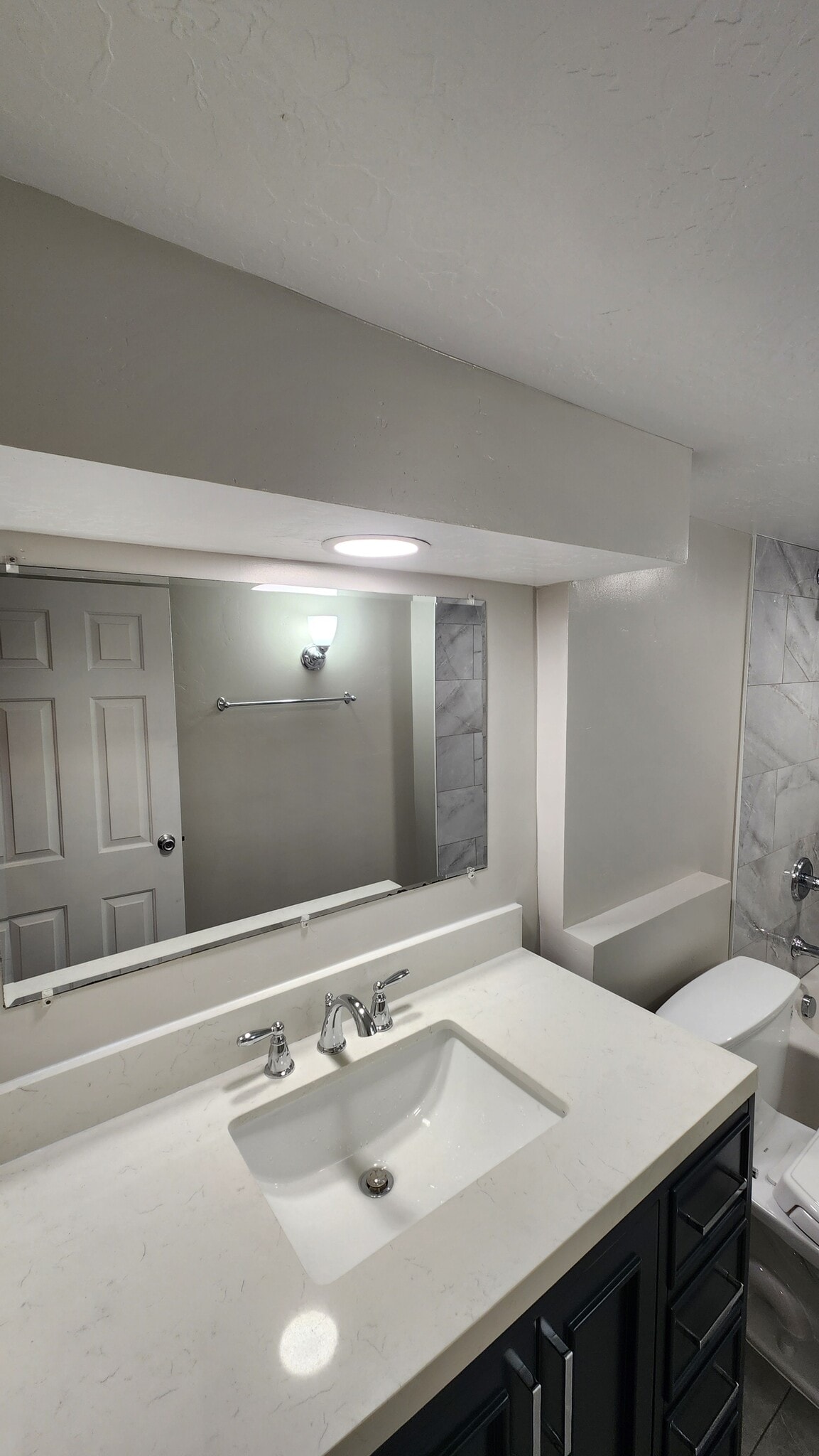 Building Photo - 1005 E Diamond Way