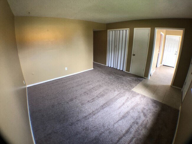 Building Photo - S Elm Ct Duplex