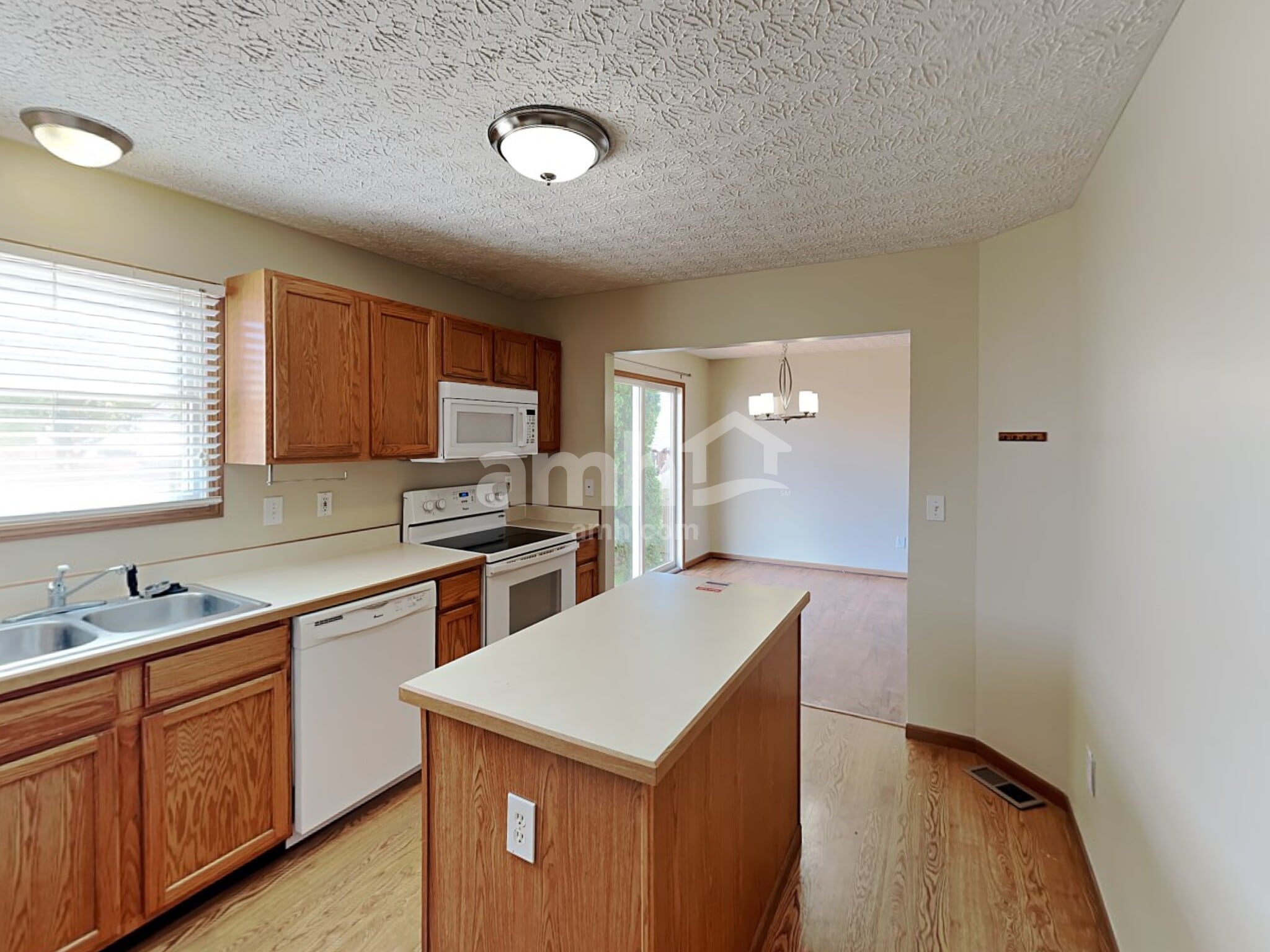 Building Photo - 5895 Westbend Dr