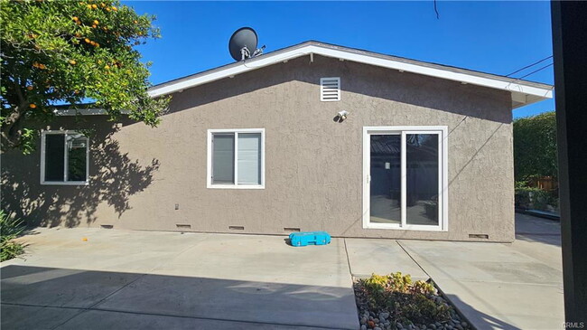 Primary Photo - 1075 Huntington