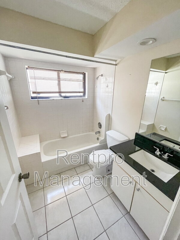 Building Photo - 5604 35th Ct E