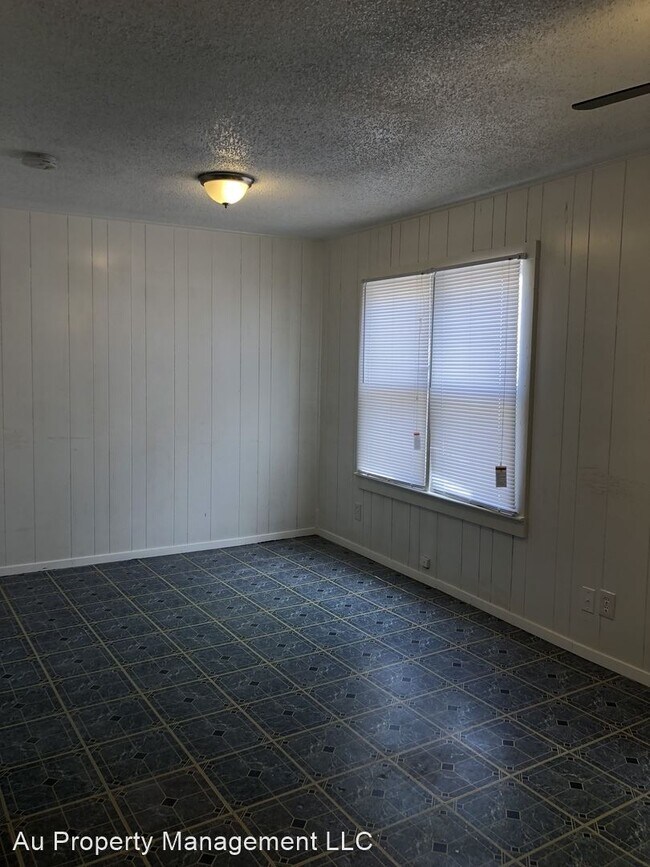 Building Photo - 1633 N Manhattan St