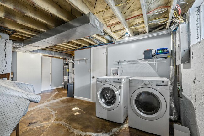 Building Photo - 805 W Ash St