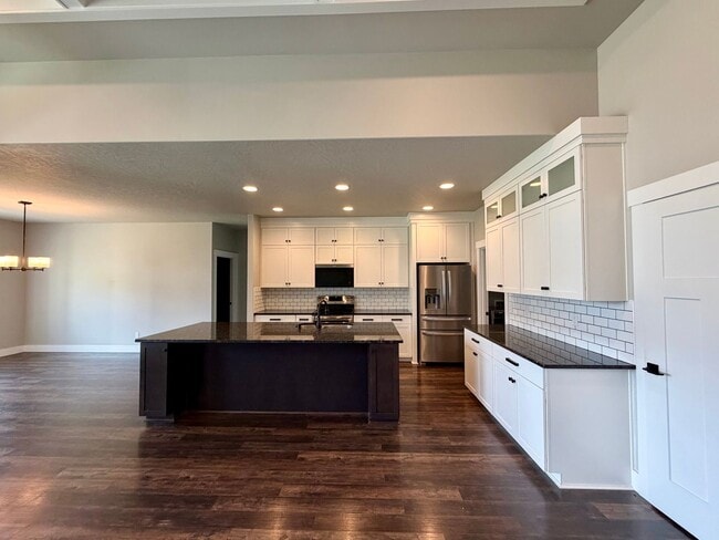 Building Photo - Gorgeous Craftsman Home- 5 bed, 3 Full Bath- Includes Landscaping!