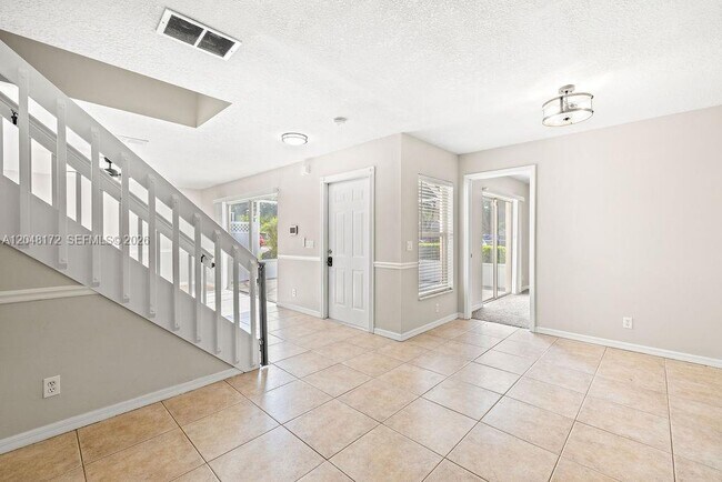 Building Photo - 1542 N Lawnwood Cir
