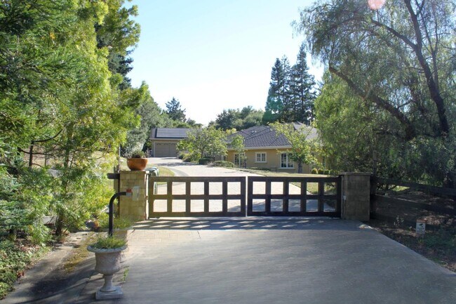 Building Photo - 169 Sausal Dr