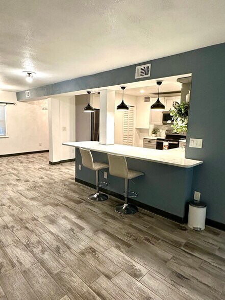 Beautiful Dining & Kitchen - 423 Ololu Dr