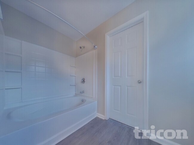 Building Photo - 341 Rosemont Ct