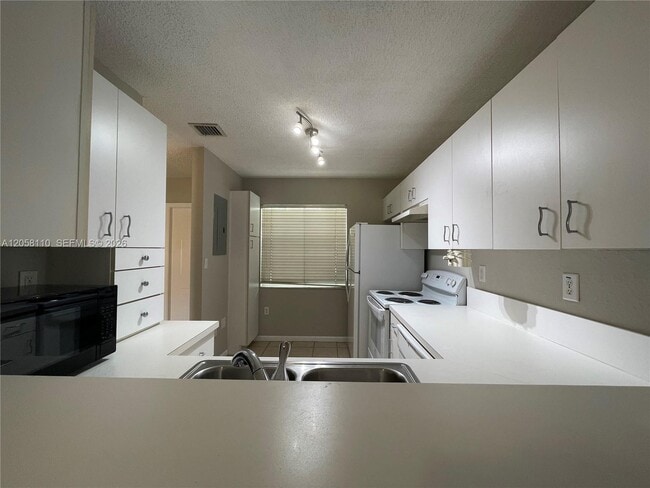 Building Photo - 14124 SW 121st Pl