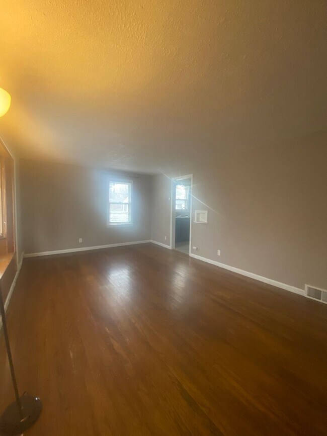 Building Photo - Audubon-Downriver Neighborhood 3+ bedroom, 1 bath corner lot with large, fenced yard