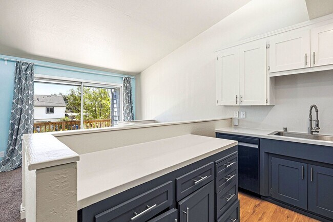 Building Photo - 308 Estrella Ave
