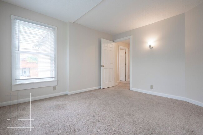 Building Photo - Single Family Home Available Now!