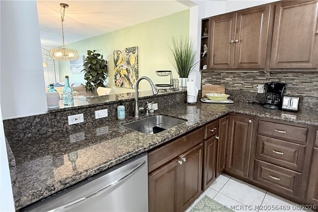 Building Photo - 9940 S Ocean Dr