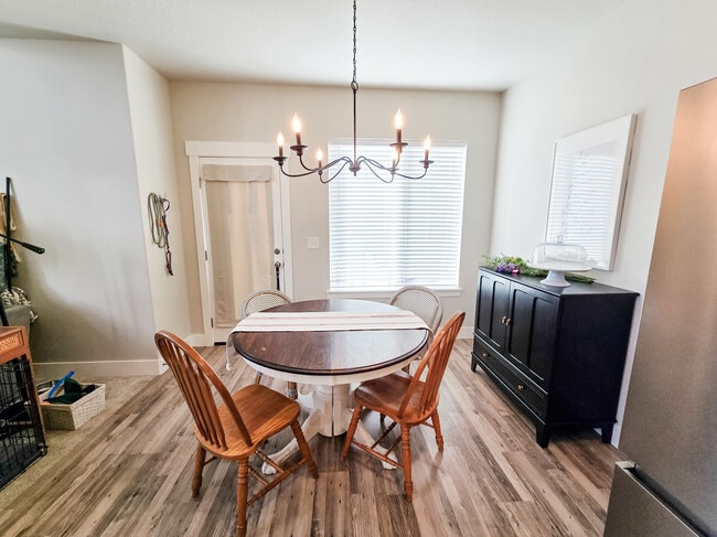 Building Photo - 261 W 490 N