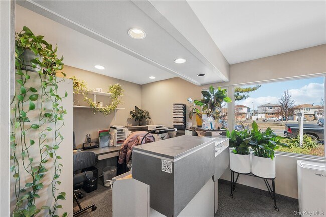 Building Photo - 714 E Park Ave