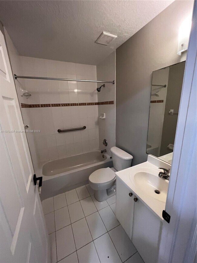Building Photo - 16915 SW 94th Ct