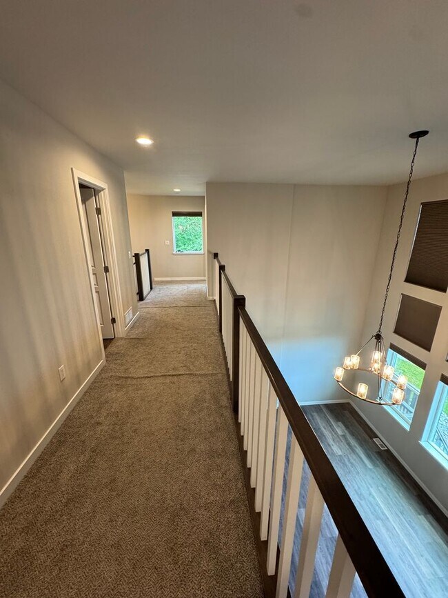 Building Photo - Stunning home in desirable Eagle River neighborhood
