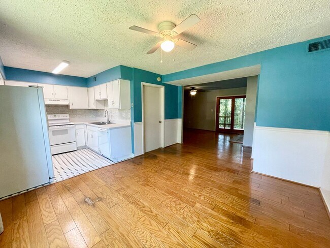 Building Photo - Riverhill Apartments - St Andrews area
