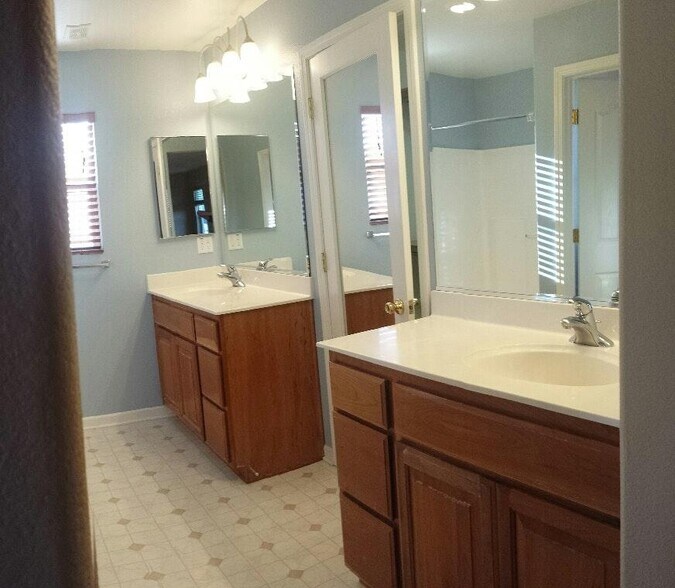 Building Photo - 5020 Trouville Ln