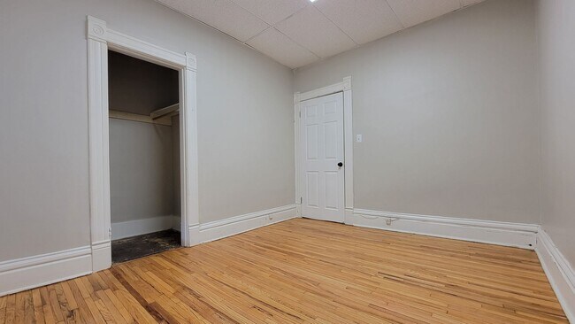 Building Photo - Vibrant Studio & 1-Bedroom Apartments in the Sought-After Whittier Neighborhood