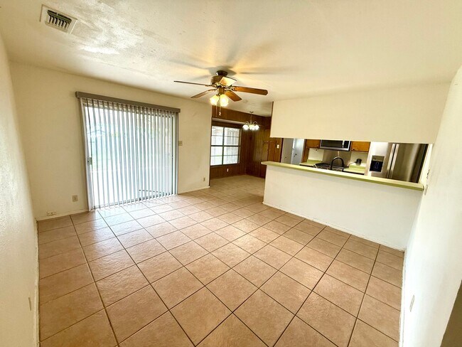Building Photo - 4922 Lambeth Dr