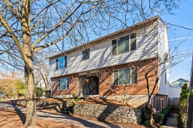 Building Photo - Charming 1-Bedroom in Portland’s Sullivan’s Gulch – MF 29 – NE 21st Ave