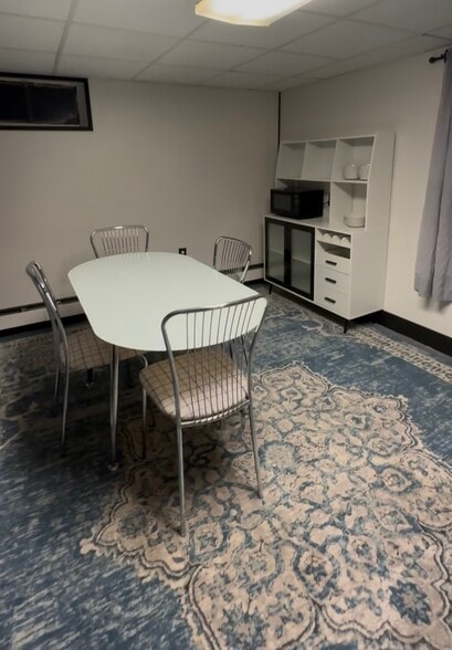 Kitchen table and pantry - 200 Old Stonebridge Rd