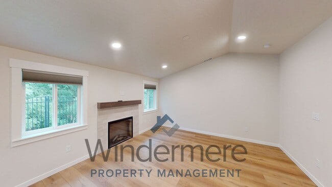 Building Photo - 637 Kingbird Ct