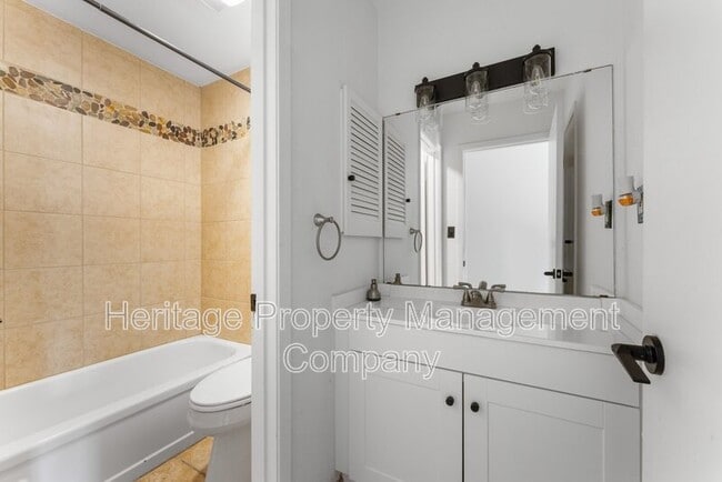 Building Photo - 3614 Versailles Dr