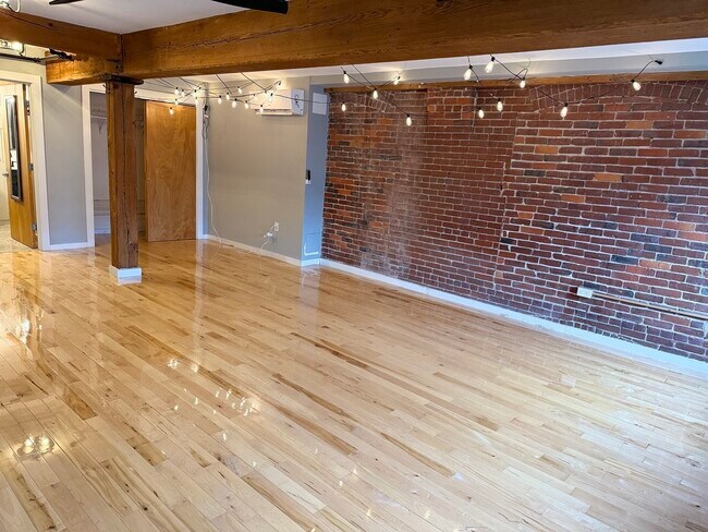 Building Photo - 240 Jackson St