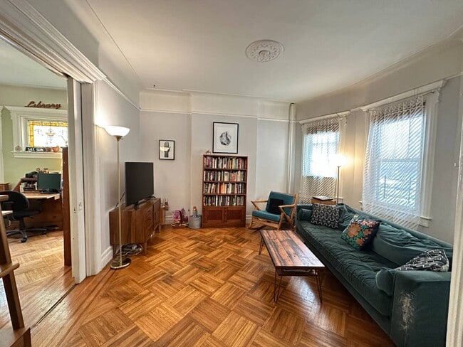 Building Photo - 403 Rugby Rd