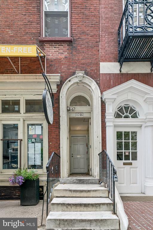 Building Photo - 1706 Locust St