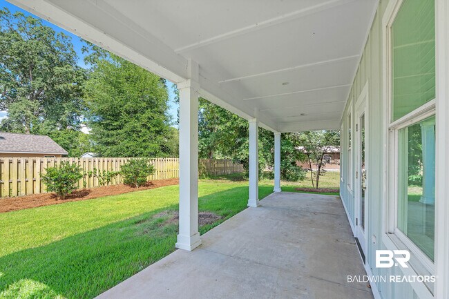 Building Photo - 27085 Park Dr